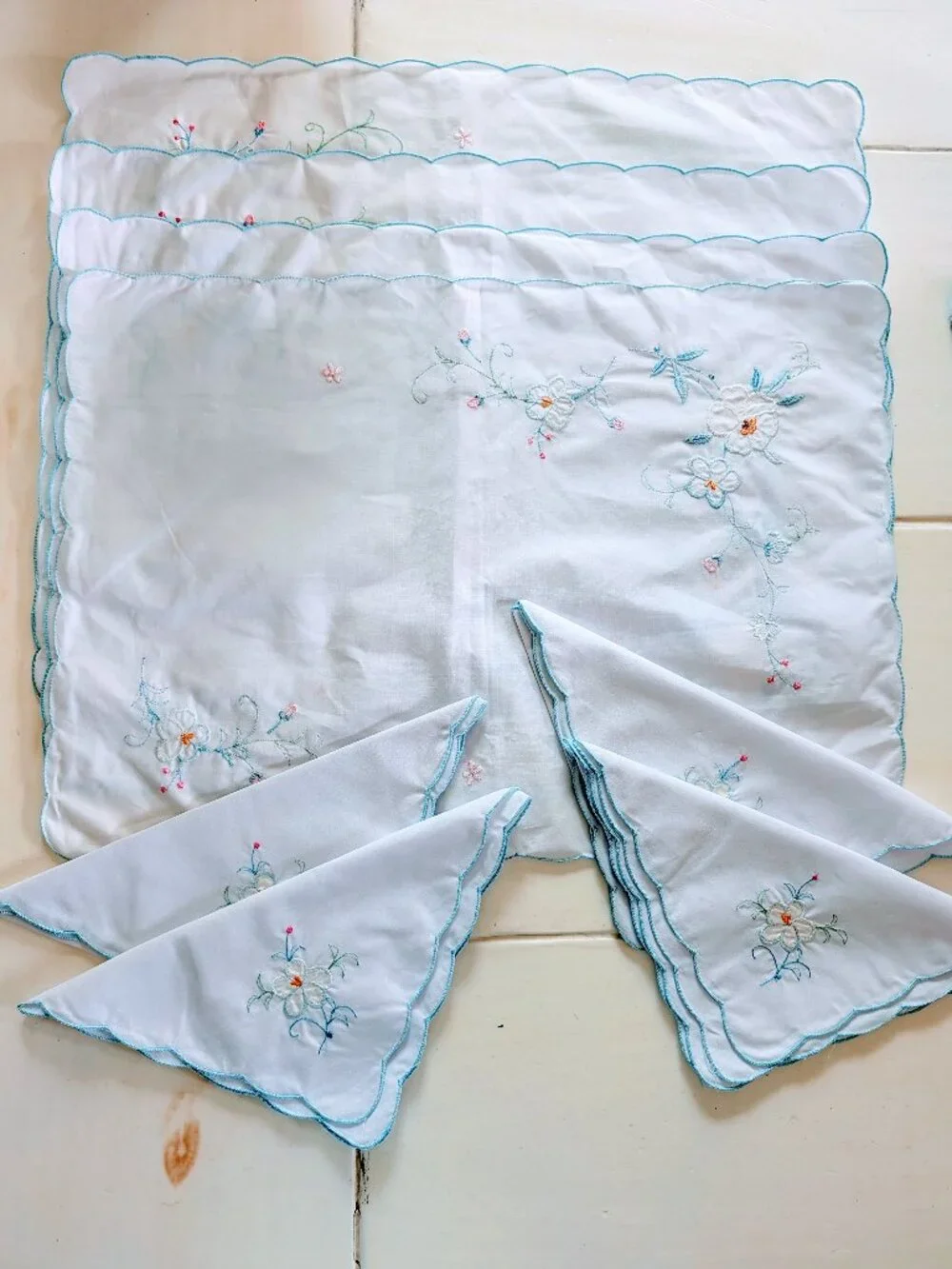 VTG Linen Placemats & Napkins Set 4 Blue Floral Embroidered Cottage Farmhouse
